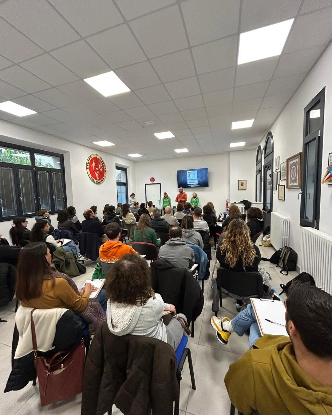 Aula piena durante un corso SocialDog