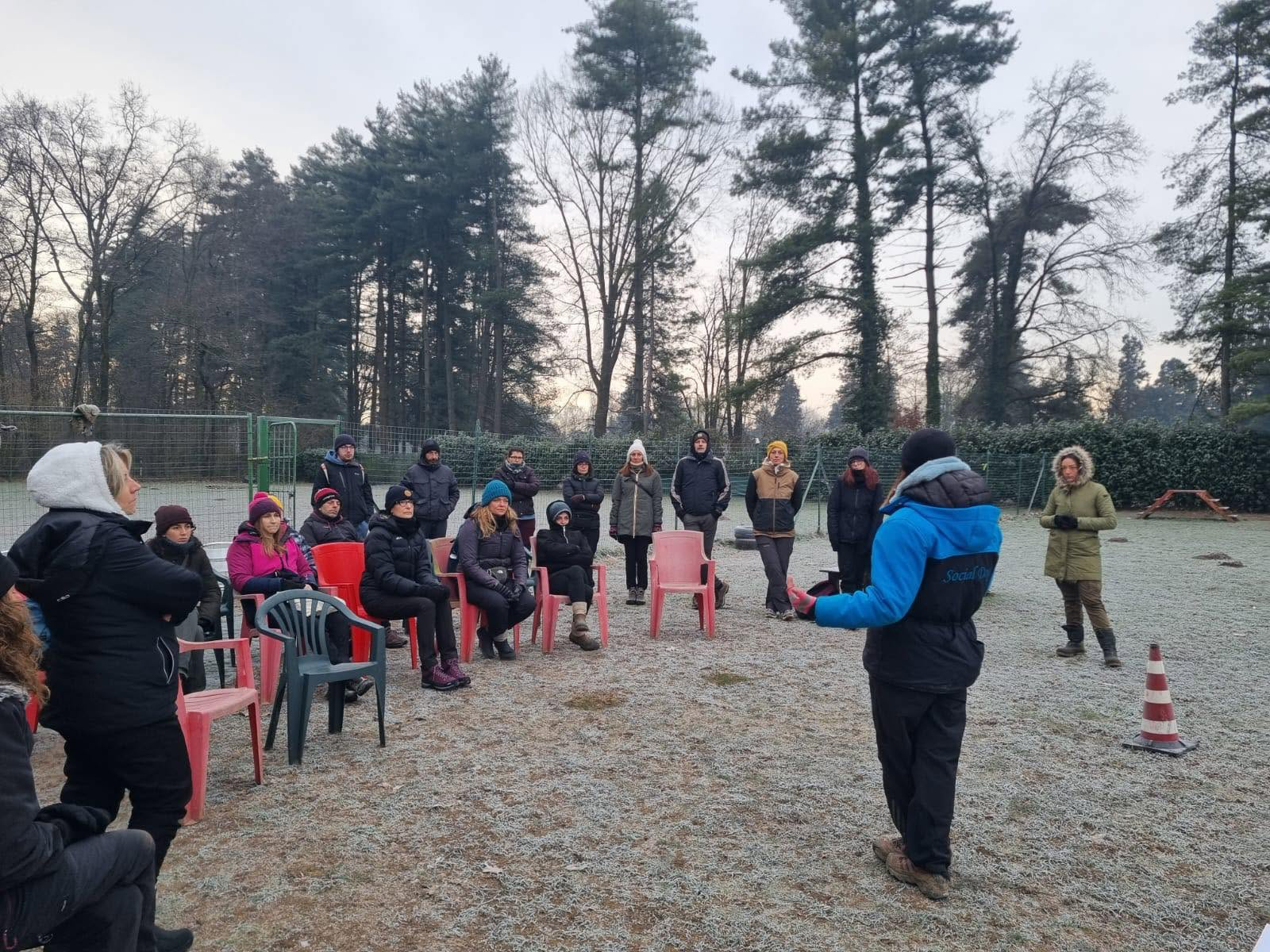 Formazione pratica SocialDog in campo durante l'inverno